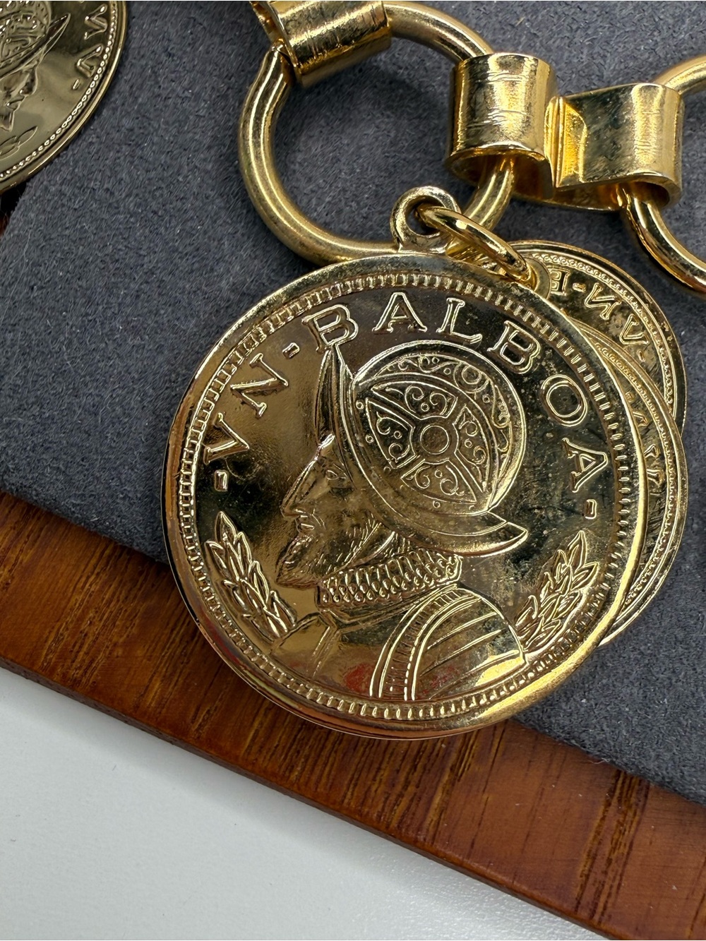 Vintage 80s 90s Gold Balboa Coin Medallion Chunky Statement Necklace Panama - Picture 7 of 10